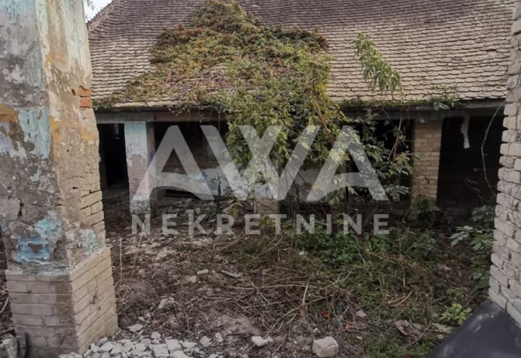 Kupusina. Kuća za rušenje 167m2, plac 7a