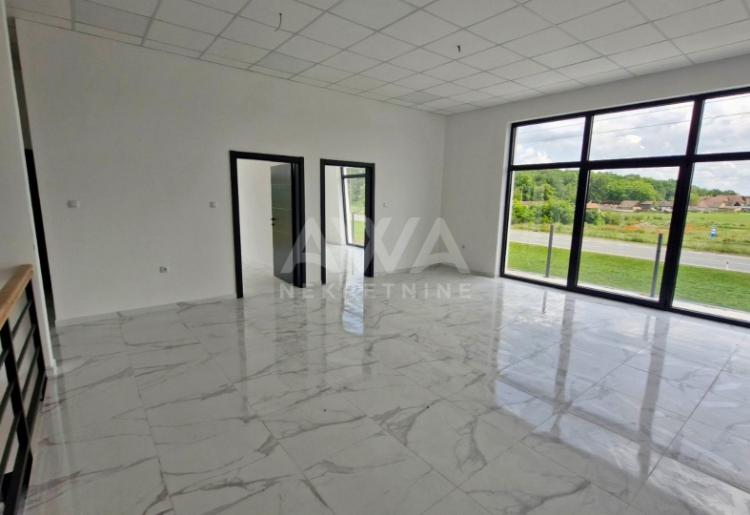 Izdavanje, prodajni prostor sa izložbenim prostorom ukupno 400m2