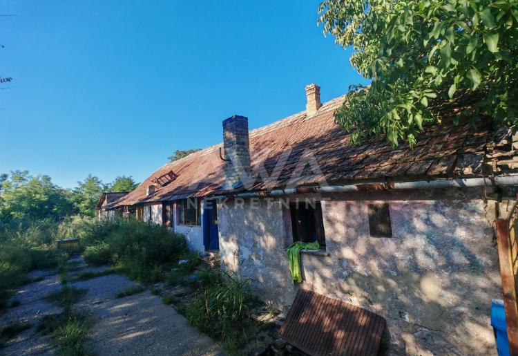 Telečka, Kuća za rušenje ili potpunu adaptaciju