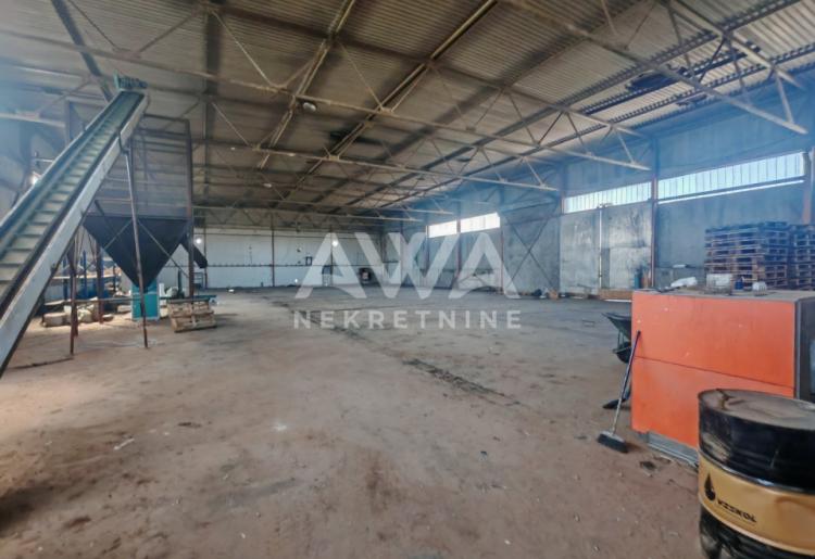 Hala 2469m2, plac 60391m2