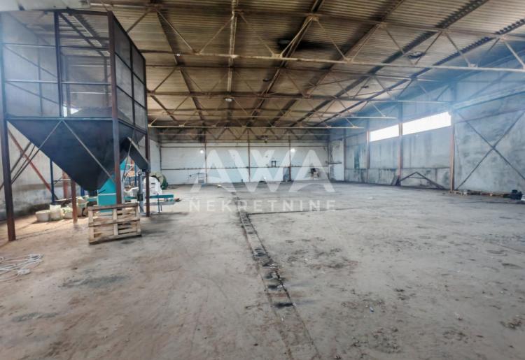 Hala 2469m2, plac 60391m2