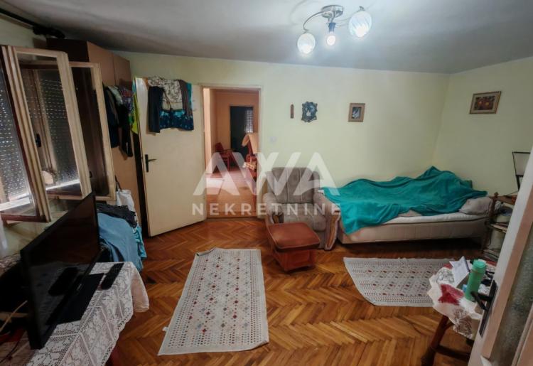Apatin. Prizemna kuća 161m2, plac 20ar