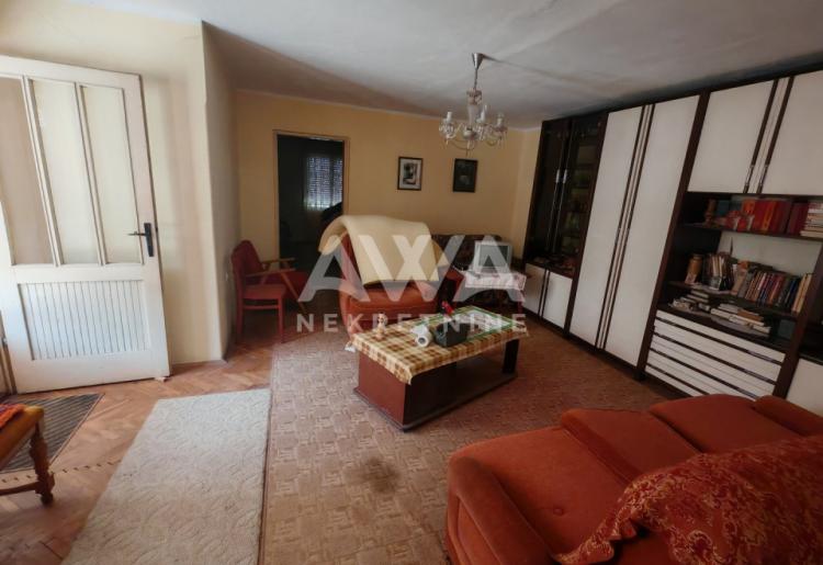 Apatin. Prizemna kuća 161m2, plac 20ar