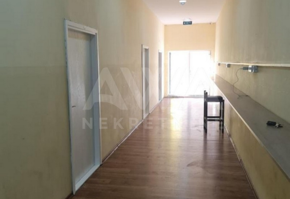 Centar, poslovni prostor 583m2 plus potkrovlje