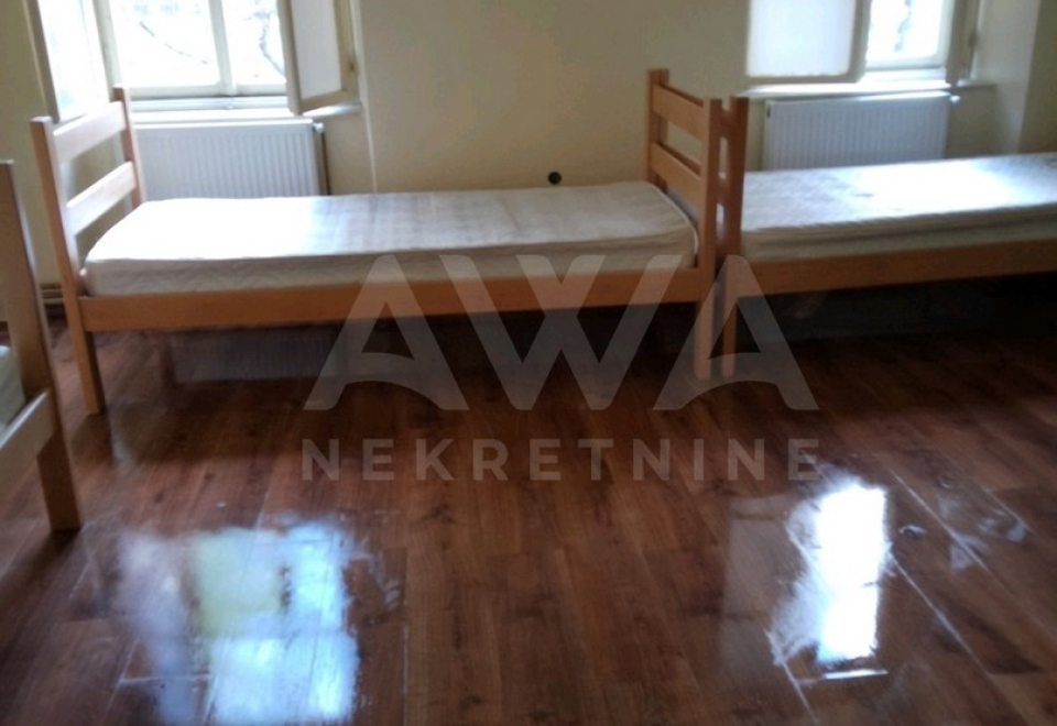 Centar, poslovni prostor 583m2 plus potkrovlje