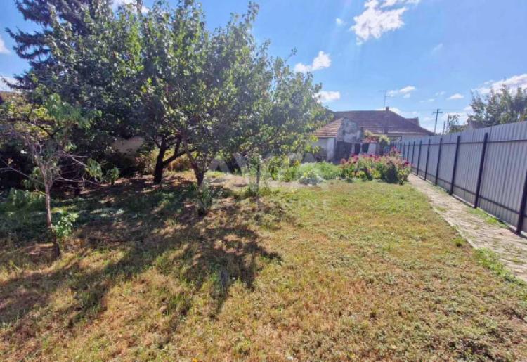 Dvorišni stan blizu železničke, 120m2