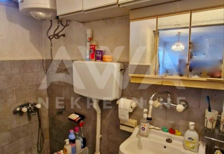 Dvorišni stan blizu železničke, 120m2