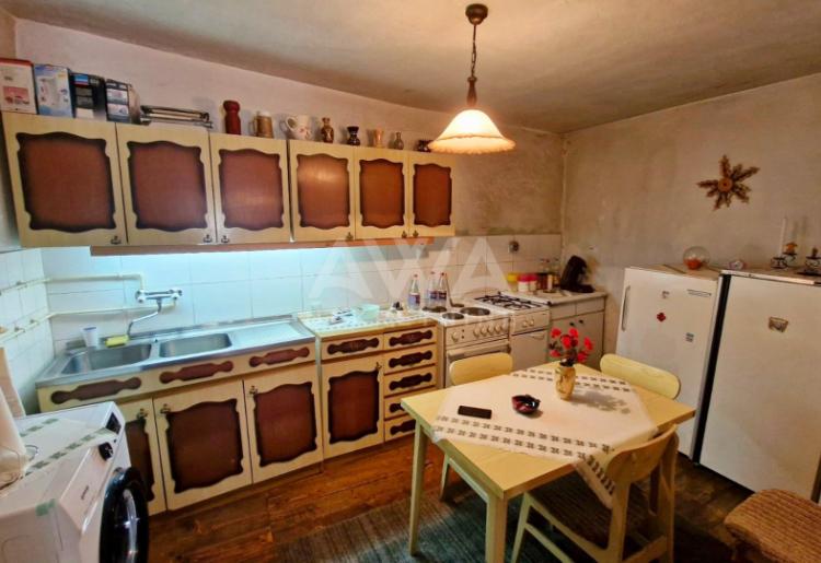 Dvorišni stan blizu železničke, 120m2