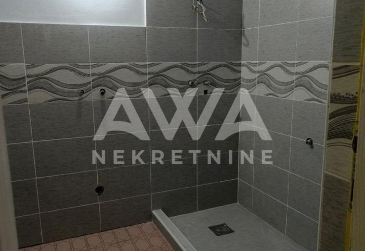 Apatin. Dve kuće 205m2 i 88m2, plac 4ar