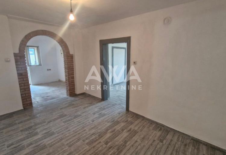 Apatin. Dve kuće 205m2 i 88m2, plac 4ar