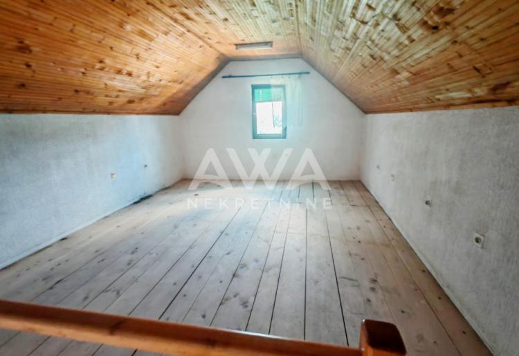 Lokal sa galerijom na prodaju u Somboru – 25 m², širi centar, moguća zamena