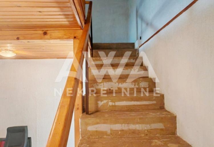 Lokal sa galerijom na prodaju u Somboru – 25 m², širi centar, moguća zamena