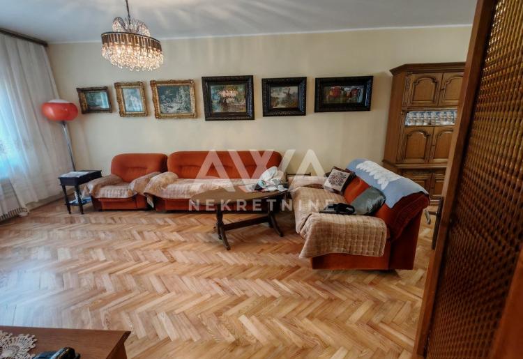 Sombor. Nova Selenča, spratna kuća