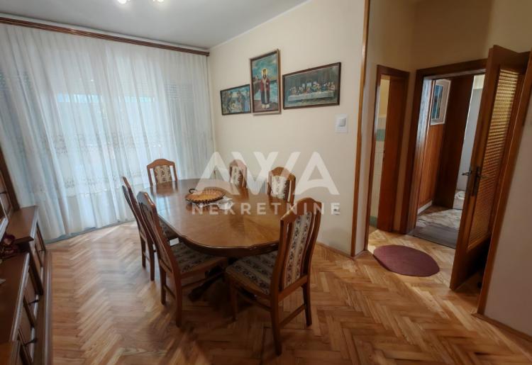 Sombor. Nova Selenča, spratna kuća