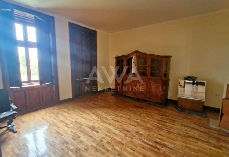 Sivac, Prostrana porodična kuća na velikom placu idealna za miran život ili investiciju
