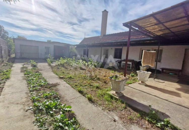 Crvenka, Kuća 120m2, Na placu od 859m2