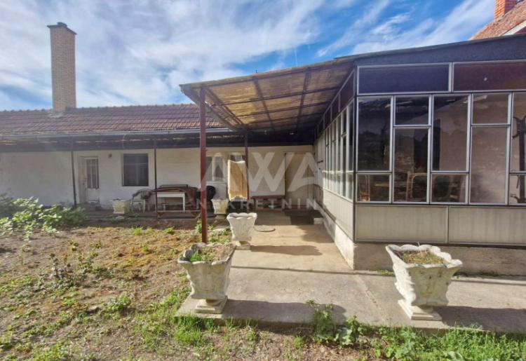 Crvenka, Kuća 120m2, Na placu od 859m2