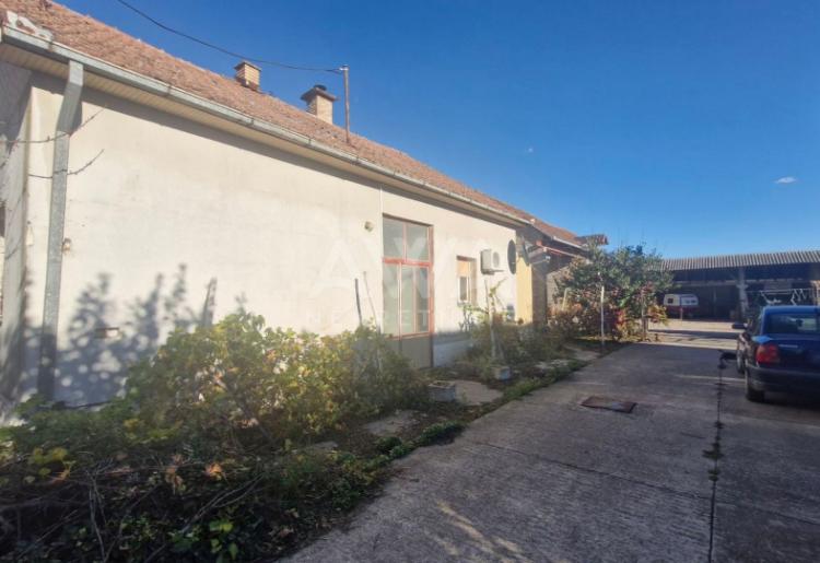 Bački Gračac, Kuća 100m2 na placu od 989m2