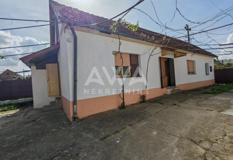 Kljajićevo. Dve kuće 210m2, plac 18ar