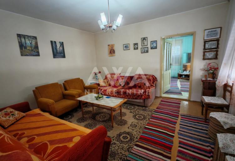 Kljajićevo. Dve kuće 210m2, plac 18ar