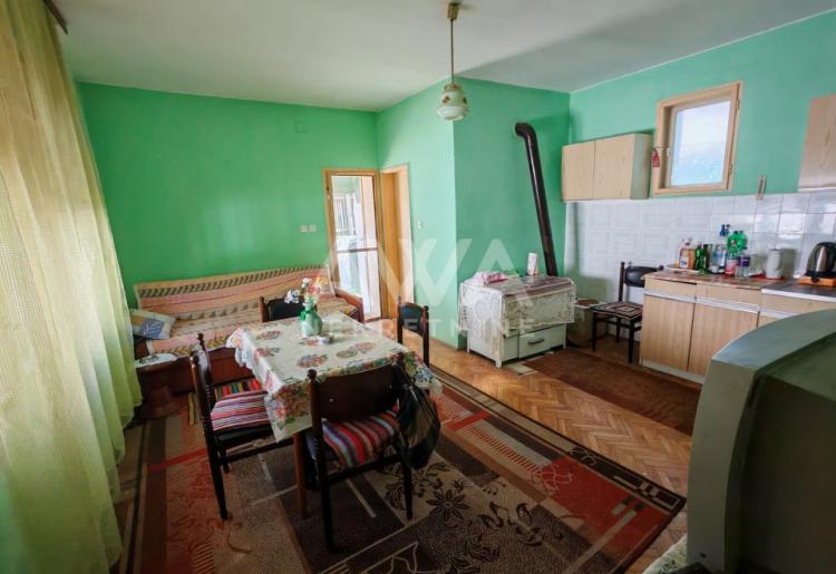 Kljajićevo. Dve kuće 210m2, plac 18ar