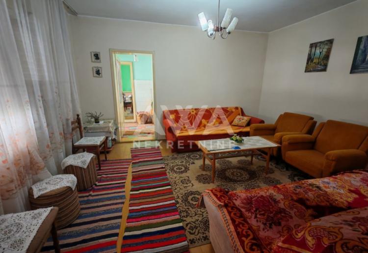 Kljajićevo. Dve kuće 210m2, plac 18ar