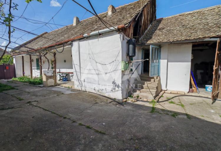 Kljajićevo. Dve kuće 210m2, plac 18ar