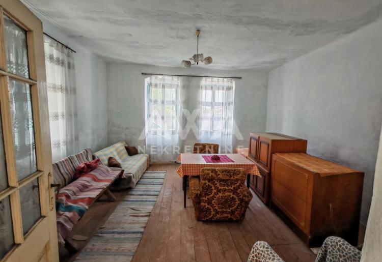 Kljajićevo. Dve kuće 210m2, plac 18ar