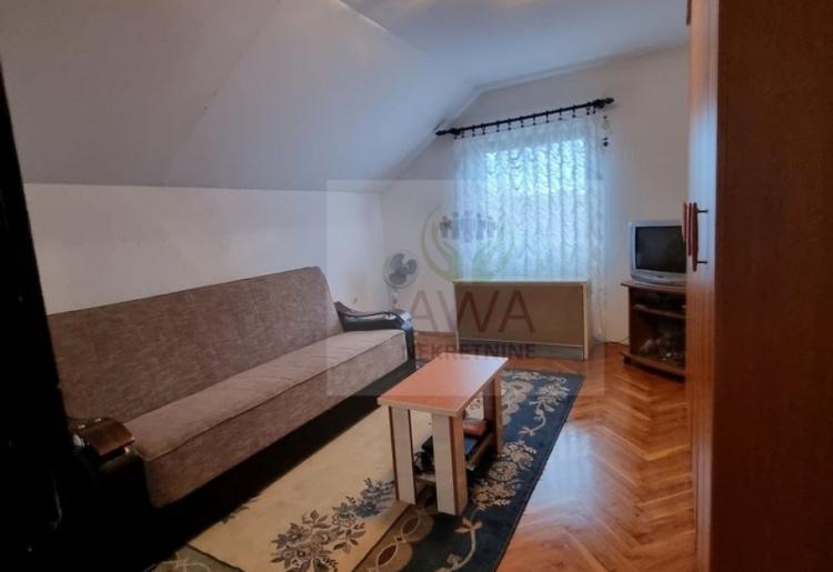 Mlake, Spratna kuća na 3 etaže