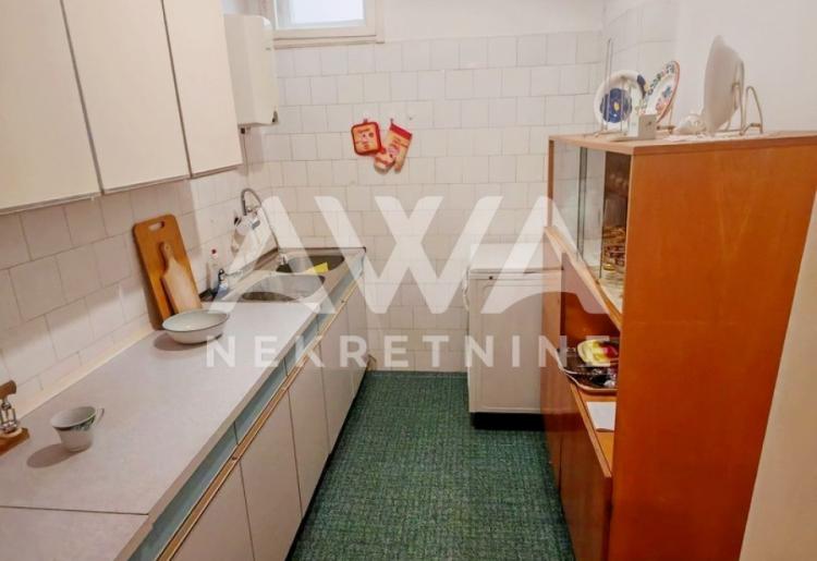 RETKO U PONUDI – Salonski stan u srcu Sombora, pešačka zona