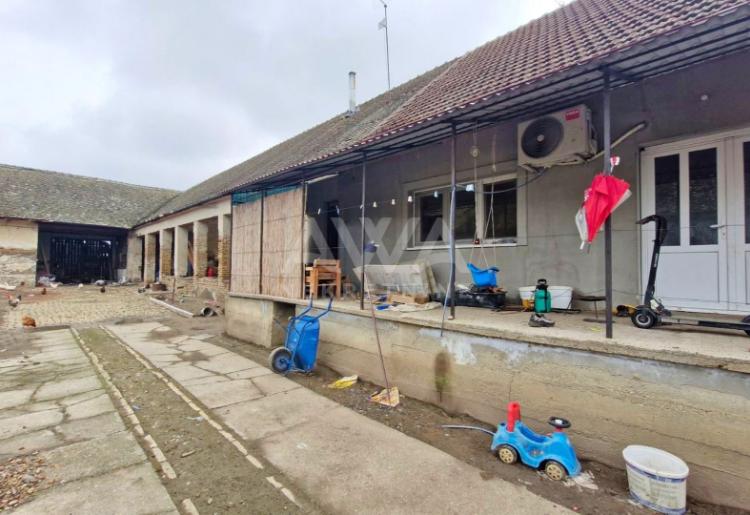 Sivac, Kuća sa velikim potencijalom, 584m2, Plac 2858m2