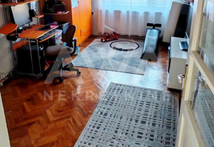 Sivac manja renovirana kuća 89m2