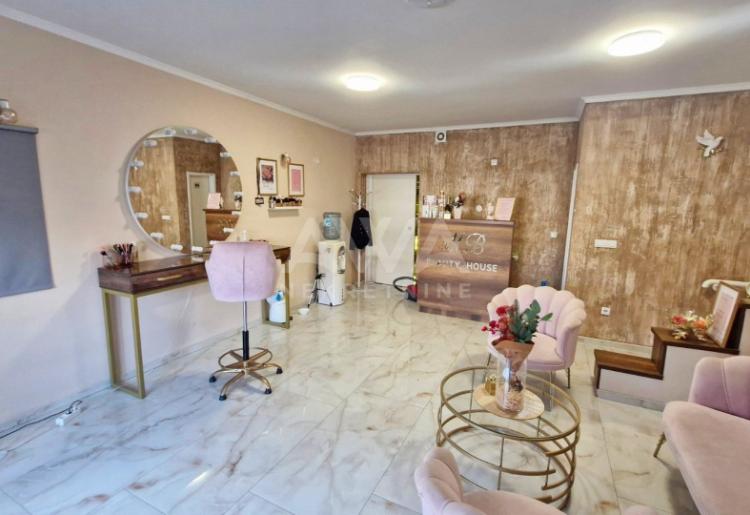 Odžaci, Stambeno-Poslovna zgrada površine 130m2