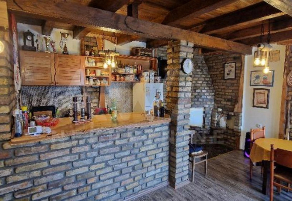 Novija vikendica na većem placu