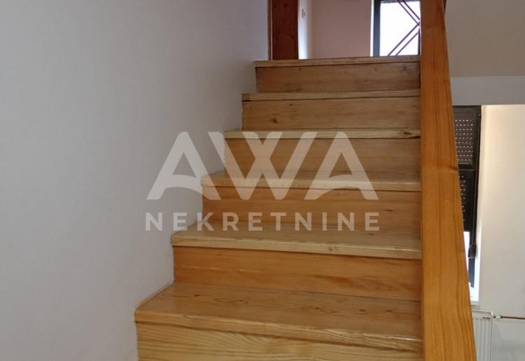 Apatin. Novija, nameštena, spratna kuća, 101m2