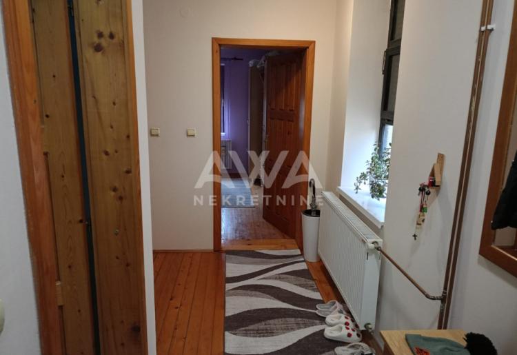 Apatin. Novija, nameštena, spratna kuća, 101m2