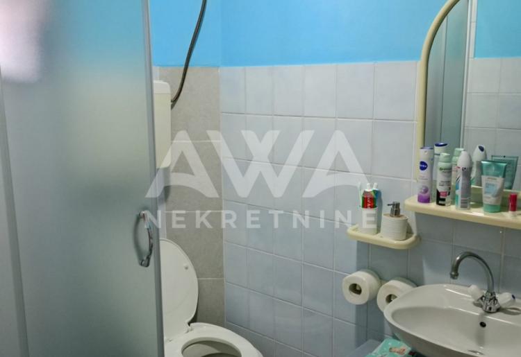 Apatin. Novija, nameštena, spratna kuća, 101m2