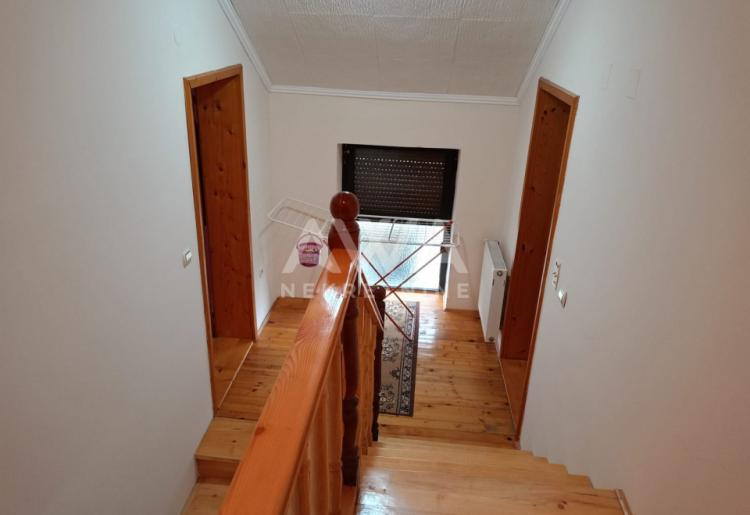 Apatin. Novija, nameštena, spratna kuća, 101m2