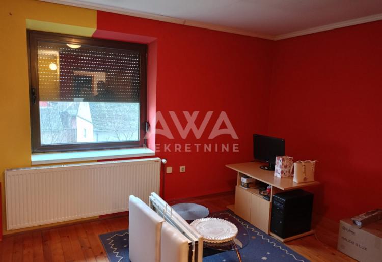 Apatin. Novija, nameštena, spratna kuća, 101m2
