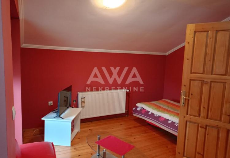 Apatin. Novija, nameštena, spratna kuća, 101m2