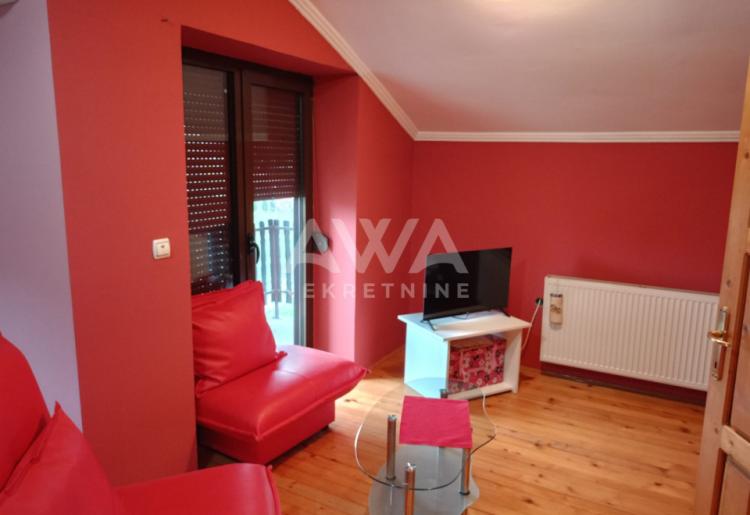 Apatin. Novija, nameštena, spratna kuća, 101m2