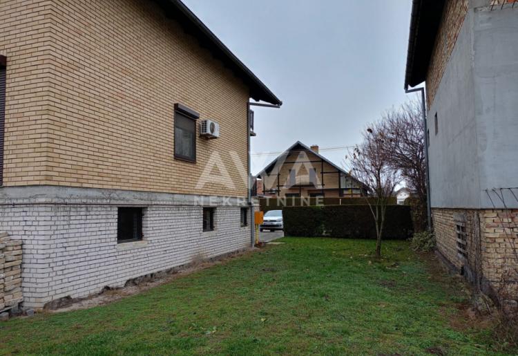 Apatin. Novija, nameštena, spratna kuća, 101m2