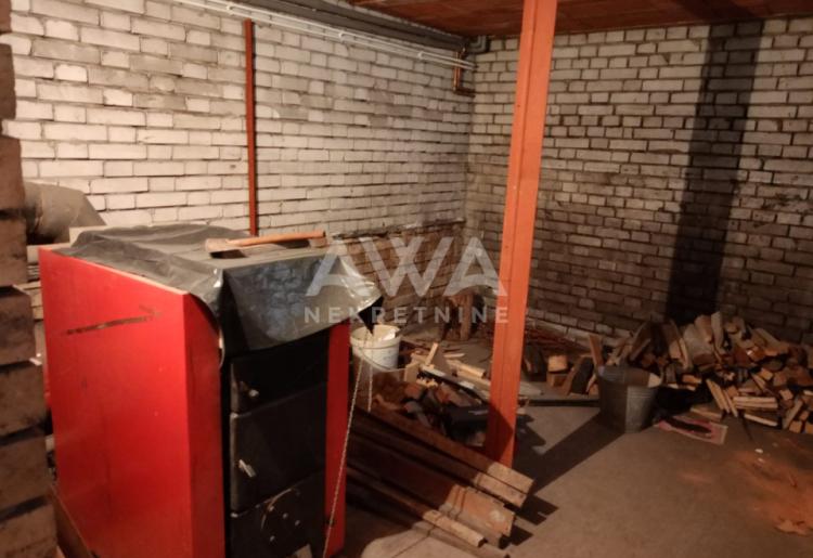 Apatin. Novija, nameštena, spratna kuća, 101m2