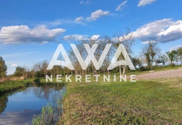 Sombor. Na prodaju Njiva 2556m2, idealno za vikendicu