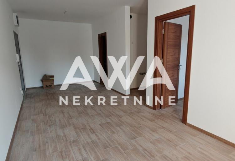 Prodaje se useljiv dvosoban stan od 43 m² u naselju Nova Selenča.