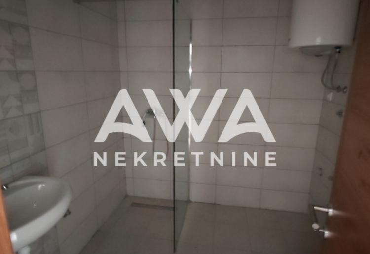 Prodaje se useljiv dvosoban stan od 43 m² u naselju Nova Selenča.