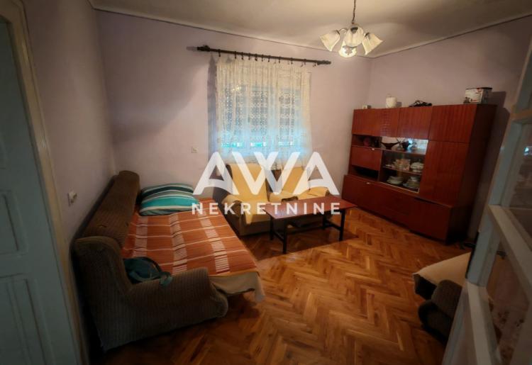 Prizemna dvojna kuća na prodaju u Apatinu – 92 m², zasebna parcela, useljiva