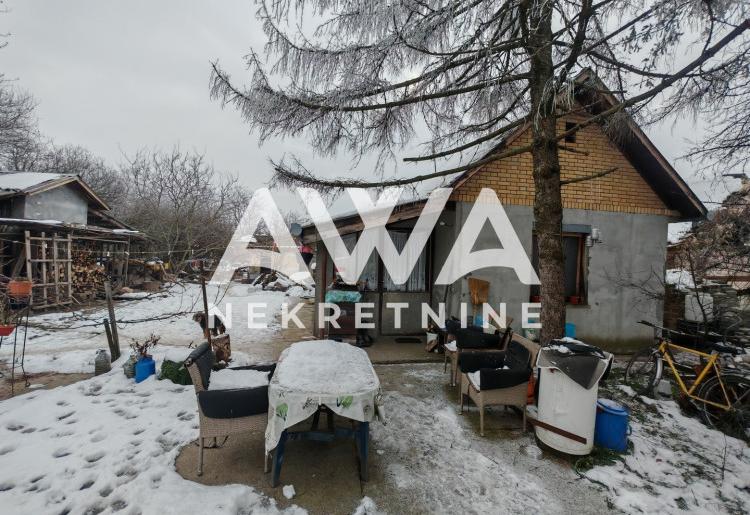 Na prodaju kuća u Svilojevu – veliko dvorište, mir i potencijal
