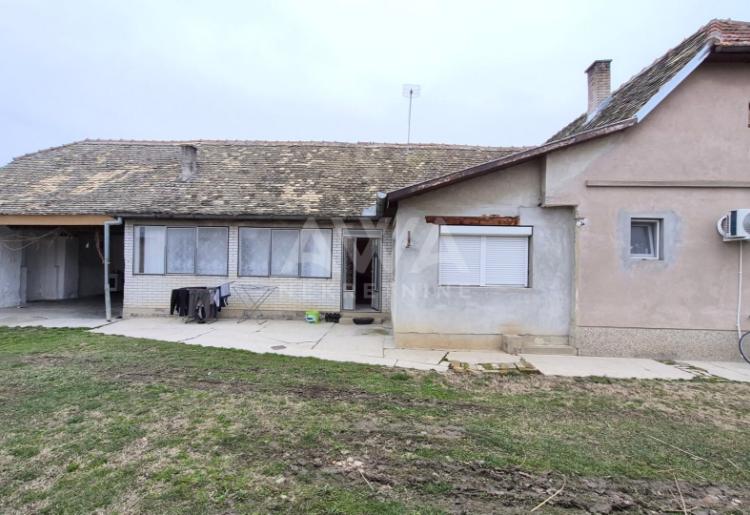 Na prodaju renovirana prizemna kuća u Doroslovu | 129 m² | Plac 1.158 m²