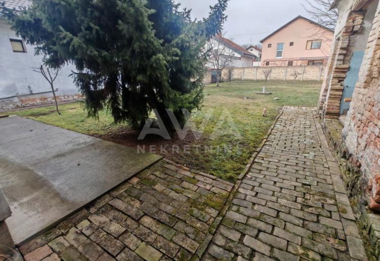 Na prodaju kuća u širem centru Sombora – 263 m², plac 811 m²
